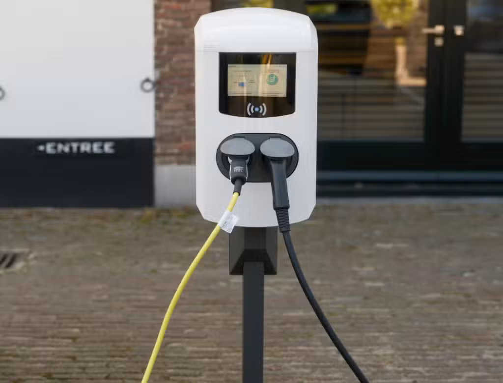 How to Charge an Electric Car at a Charging Station