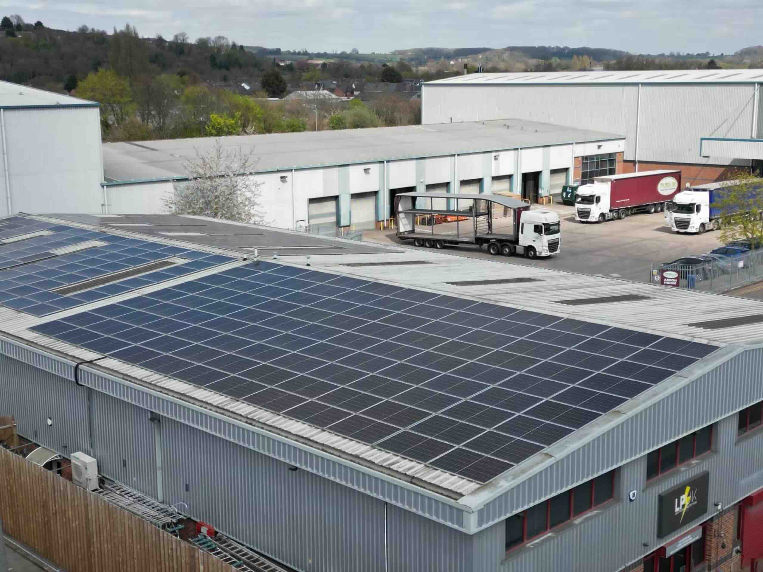 Commercial Solar Panel Installers East Midlands delivering rooftop installation